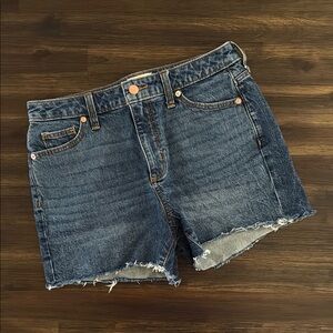 Universal Thread Vintage Midi Medium Wash Denim Shorts Size 6/28R